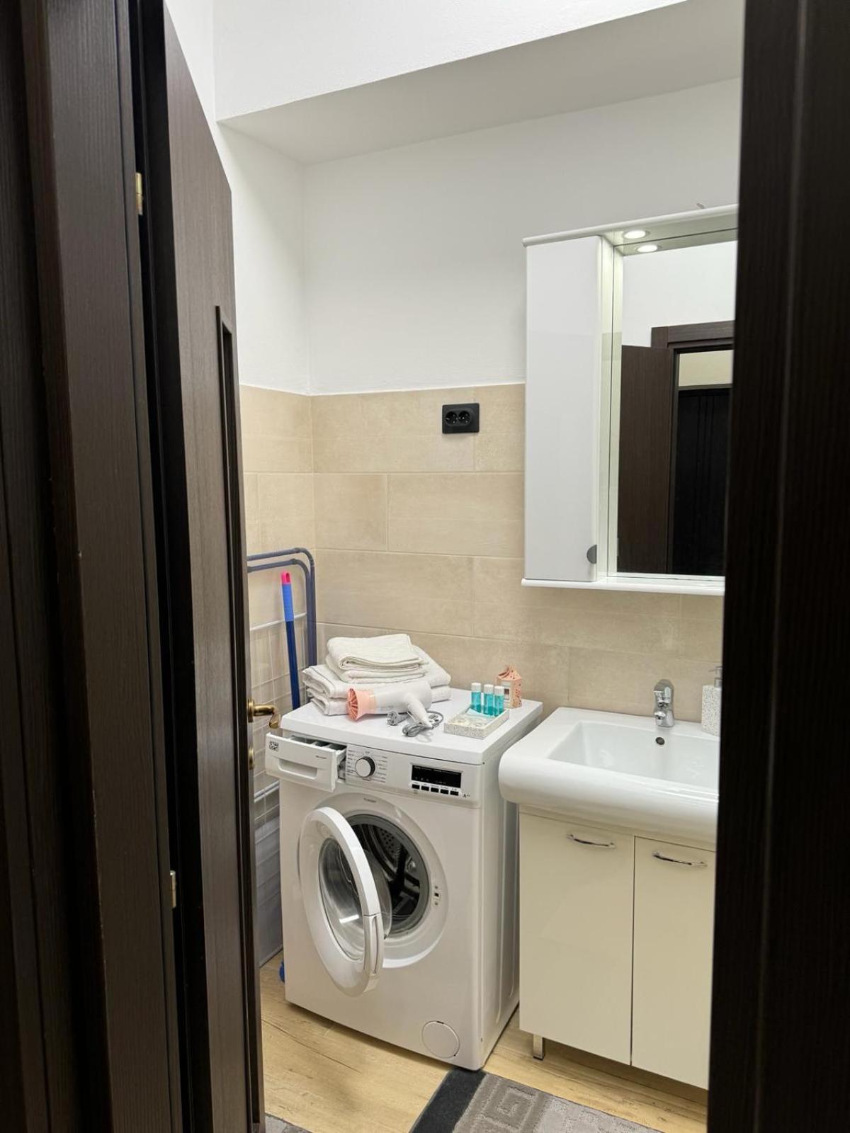 Luxury Young Residence Ιάσιο Εξωτερικό φωτογραφία